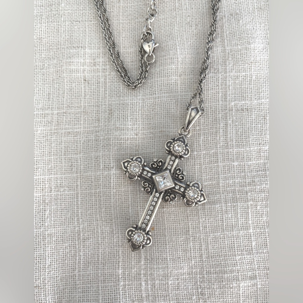Brighton EUC ALCAZAR RHINESTONE CRYSTAL SILVER CROSS Long Necklace W/Pouch